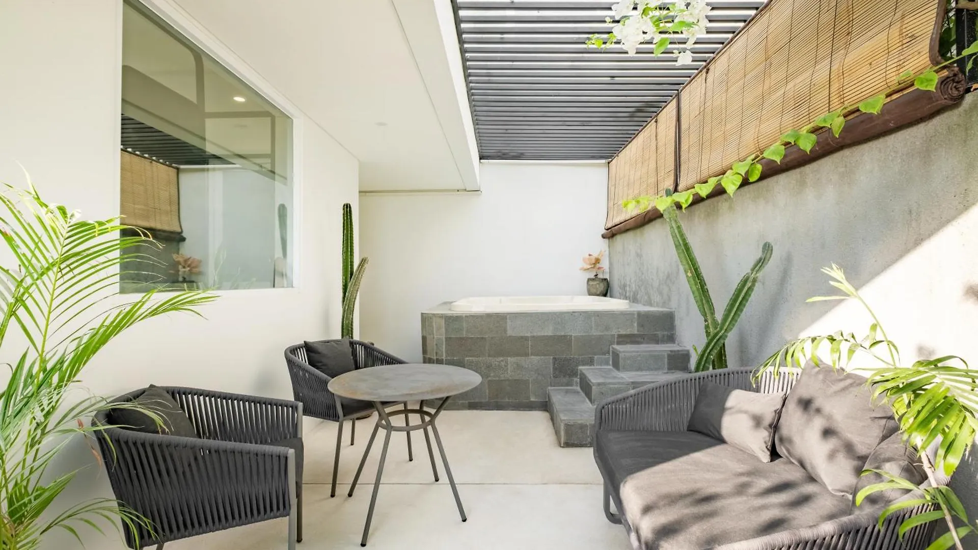 Villa Osun Uluwatu  Indonesia